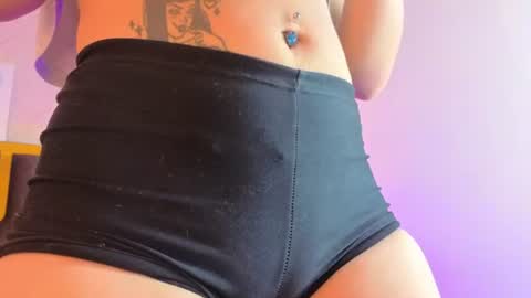 Snapshot of ey_im_simone_ chatting on 07/16/26, 12:11 online show from 07/16/26, 12:11