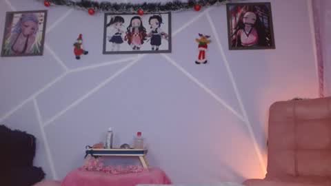 Snapshot of eyes_moonn chatting on 11/30/25, 12:25 eyes_moonn online show from 11/30/25, 12:25