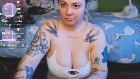 Snapshot of eyesuphere8 chatting on 06/20/26, 01:47 Molly online show from 06/20/26, 01:47