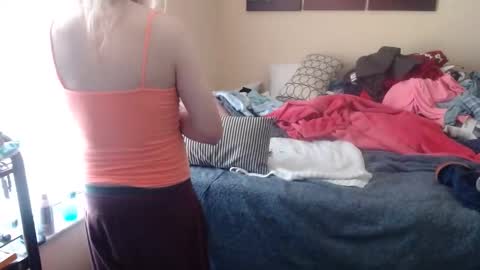 Snapshot of eyeswall0w chatting on 09/16/25, 01:01 eyeswall0w online show from 09/16/25, 01:01