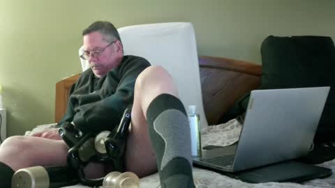 Eyeswideshut63 online show from 12/19/24, 11:46