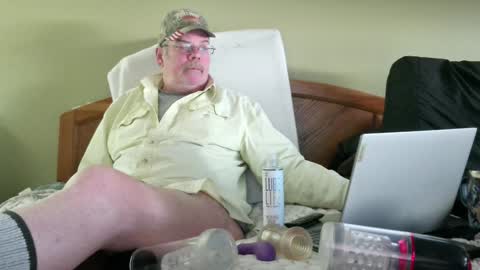 Eyeswideshut63 online show from 12/22/24, 07:31