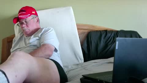 Eyeswideshut63 online show from 10/18/25, 10:43