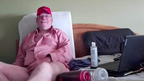 Eyeswideshut63 online show from 10/30/25, 05:35