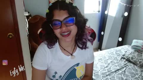 Snapshot of eyfy_bbs chatting on 12/29/24, 08:58 Nadia online show from 12/29/24, 08:58