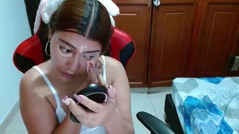 Snapshot of eyfy_bbs chatting on 10/26/25, 08:48 Nadia online show from 10/26/25, 08:48