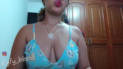 Snapshot of eyfy_bbs chatting on 11/12/25, 12:00 Nadia online show from 11/12/25, 12:00