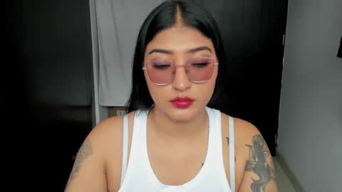 Snapshot of eymy_hadid_ chatting on 12/17/24, 06:31 Emily online show from 12/17/24, 06:31