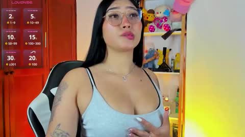 Snapshot of eymy_hadid_ chatting on 09/21/25, 04:36 Emily online show from 09/21/25, 04:36