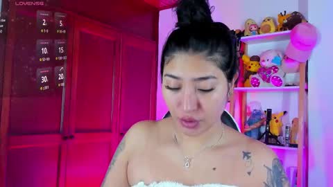 Snapshot of eymy_hadid_ chatting on 09/26/25, 02:54 Emily online show from 09/26/25, 02:54