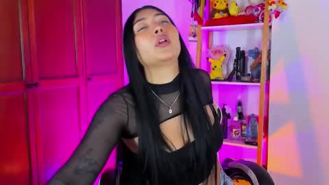 Snapshot of eymy_hadid_ chatting on 10/13/25, 08:42 Emily online show from 10/13/25, 08:42