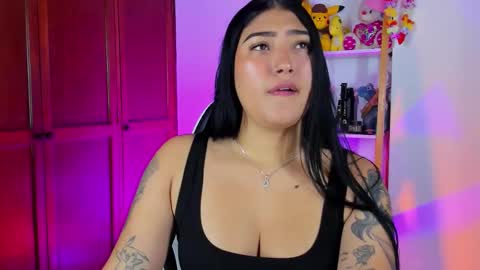 Snapshot of eymy_hadid_ chatting on 10/18/25, 07:03 Emily online show from 10/18/25, 07:03