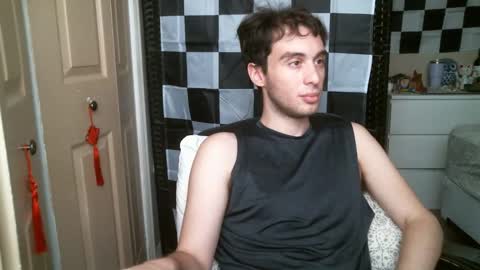 Ezra Naamah online show from 02/02/25, 08:41