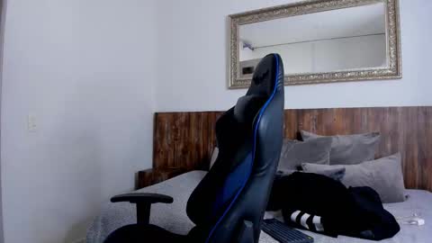 Ezzio Scolaro online show from 10/20/25, 01:44