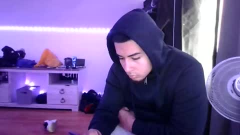 Snapshot of ezzteban935 chatting on 04/11/26, 06:01 ezzteban935 online show from 04/11/26, 06:01