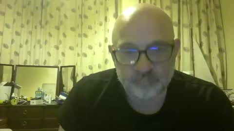 Snapshot of f1zzeek chatting on 05/19/26, 10:05 f1zzeek online show from 05/19/26, 10:05