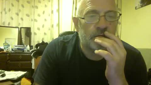 Snapshot of f1zzeek chatting on 05/27/26, 11:13 f1zzeek online show from 05/27/26, 11:13