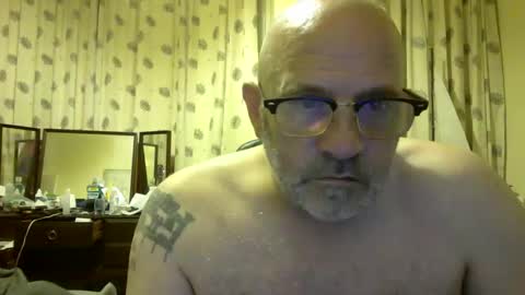 Snapshot of f1zzeek chatting on 06/08/26, 12:03 f1zzeek online show from 06/08/26, 12:03