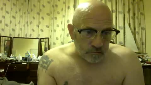 Snapshot of f1zzeek chatting on 06/08/26, 01:28 f1zzeek online show from 06/08/26, 01:28