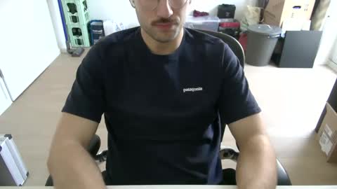 Snapshot of fabian_196 chatting on 11/21/25, 09:52 Call me bitch online show from 11/21/25, 09:52