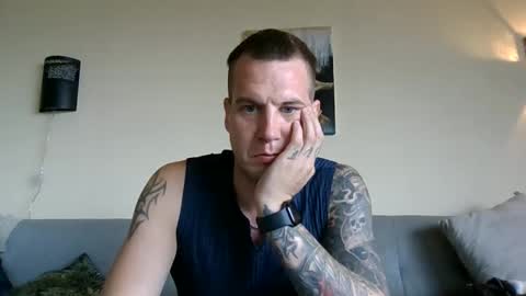 Snapshot of fack69ogsazzy69 chatting on 09/11/25, 01:33 Dennis online show from 09/11/25, 01:33