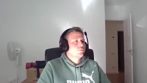 Snapshot of faer_087 chatting on 10/31/25, 01:23 faer_087 online show from 10/31/25, 01:23