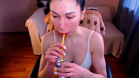 Elli  online show from 05/25/26, 10:32