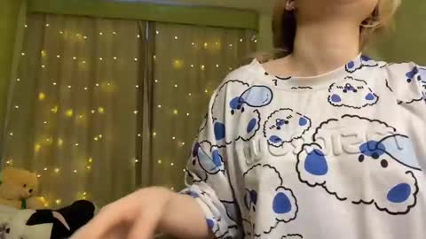 Snapshot of fairyilona chatting on 12/25/24, 01:41 Ilona online show from 12/25/24, 01:41