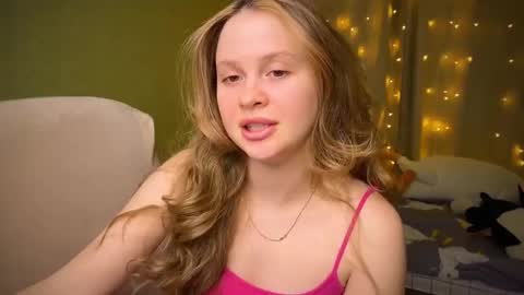 Snapshot of fairyilona chatting on 02/18/25, 01:33 Ilona online show from 02/18/25, 01:33