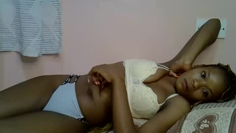 faizah_ online show from 03/29/26, 12:43