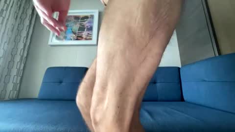 Snapshot of falconcam chatting on 02/10/25, 03:24 falconcam online show from 02/10/25, 03:24