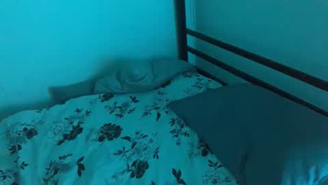 Snapshot of fallen_angel927 chatting on 02/13/25, 12:46 fallen_angel927 online show from 02/13/25, 12:46