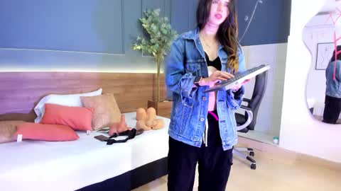 Megan    630  1330 -5 online show from 10/21/25, 12:44