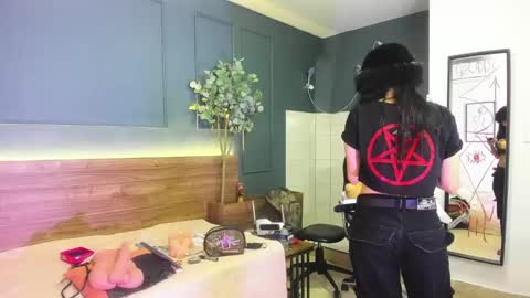 Megan    630  1330 -5 online show from 04/15/26, 12:34