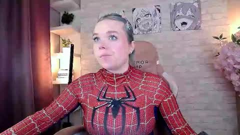 Snapshot of fancybella chatting on 10/19/25, 10:16 Bella online show from 10/19/25, 10:16