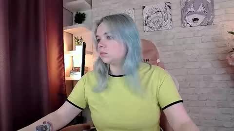 Snapshot of fancybella chatting on 10/26/25, 10:32 Bella online show from 10/26/25, 10:32