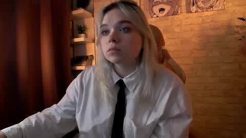 Snapshot of fancybella chatting on 11/26/25, 02:18 Bella online show from 11/26/25, 02:18