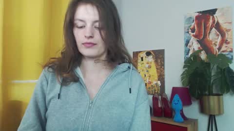 Nadine online show from 09/24/25, 05:44