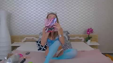 Fannie online show from 03/31/26, 04:02