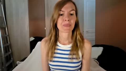 Snapshot of fanny_posy chatting on 07/30/26, 01:54 Fanny online show from 07/30/26, 01:54