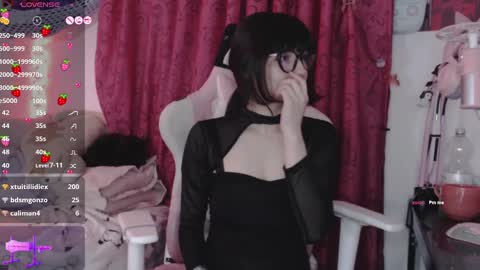 Snapshot of fantasma_gei chatting on 12/15/24, 01:02 Fantasma. online show from 12/15/24, 01:02