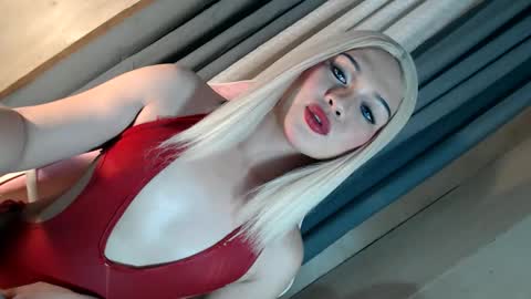 DANIELLA - DONT FORGET TO GIVE ME A THUMBSU UP online show from 12/18/25, 12:22