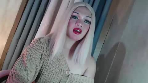 DANIELLA - DONT FORGET TO GIVE ME A THUMBSU UP online show from 03/18/26, 04:26