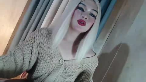 DANIELLA - DONT FORGET TO GIVE ME A THUMBSU UP online show from 05/18/26, 05:13