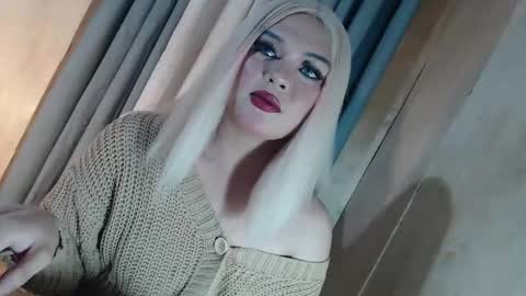 DANIELLA - DONT FORGET TO GIVE ME A THUMBSU UP online show from 05/19/26, 09:54