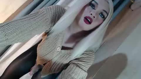 DANIELLA - DONT FORGET TO GIVE ME A THUMBSU UP online show from 05/20/26, 04:57