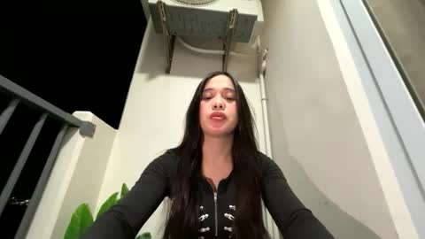 Snapshot of fantasyxbabe chatting on 05/18/26, 03:51 AMANDA online show from 05/18/26, 03:51