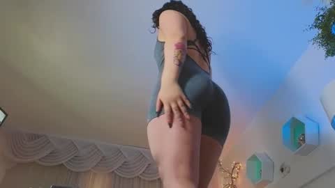 Farah online show from 11/21/25, 12:04