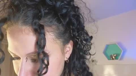 Farah online show from 11/24/25, 12:05