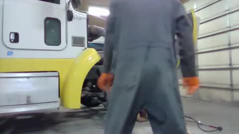 Snapshot of farmboy4720 chatting on 11/12/25, 01:28 farmboy4720 online show from 11/12/25, 01:28